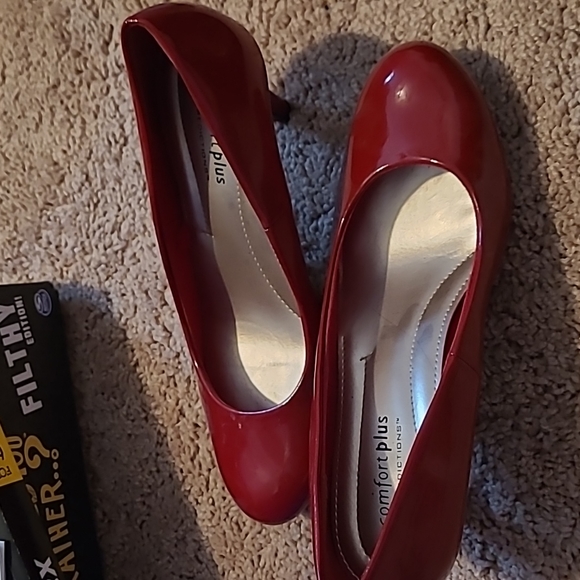 Red ComfortPlus by predictions heels - Picture 1 of 3